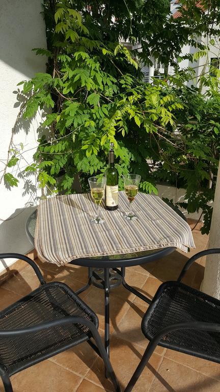 Roman Gardens Studio Apartment Risan Exterior foto