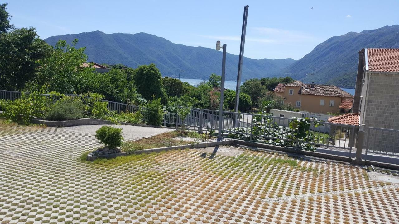 Roman Gardens Studio Apartment Risan Exterior foto